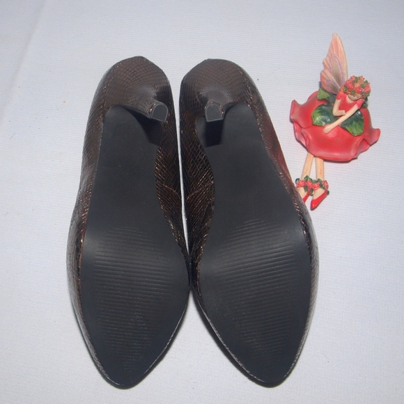 Fergie Bunny Pumps Bronze Snakeskin Style Size 7.5 - Picture 6 of 6